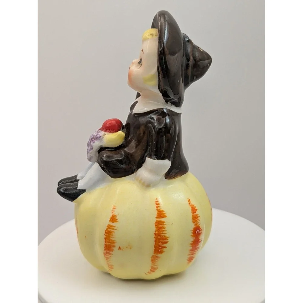 Vintage Norcrest Pilgrims Autumn Fall Thanksgiving Salt‎ & Pepper H438 READ